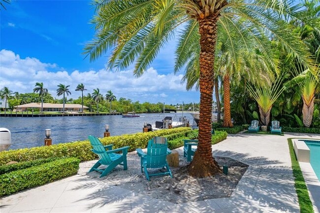 Building Photo - 2307 N Riverside Dr