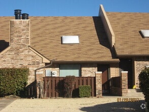 Building Photo - 2 BED 2 BATH 1 CAR GARAGE FAIRFIELD GREENS...