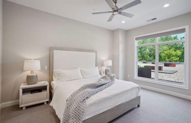 Building Photo - Beautiful 2 bedroom condo for rent