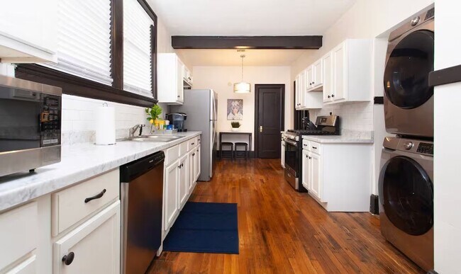 Building Photo - Midtown Duplex