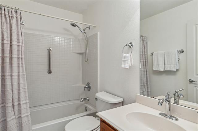 Building Photo - 15944 Avenel Way