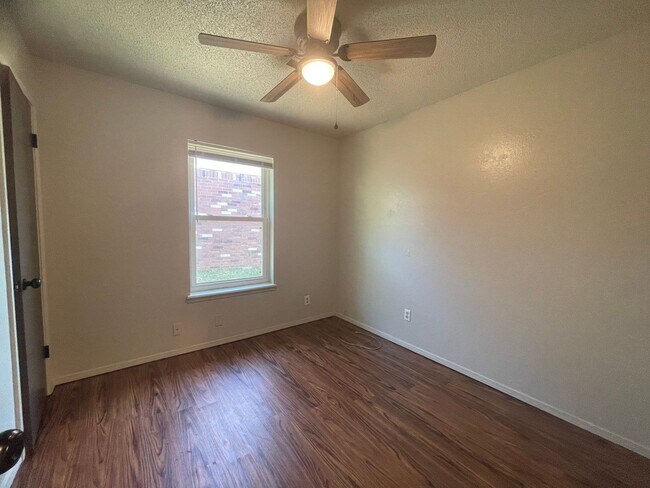 Building Photo - Cute Glenpool 3BD/1.5 BA near High School