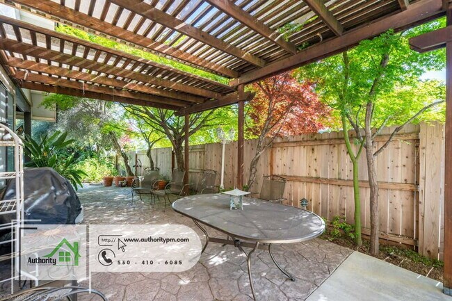 Building Photo - 2832 Howard Dr