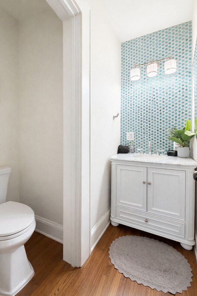 Building Photo - 713 Grandin Rd