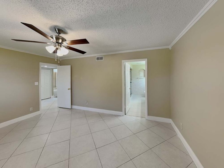 Building Photo - 3908 Kiawa Dr
