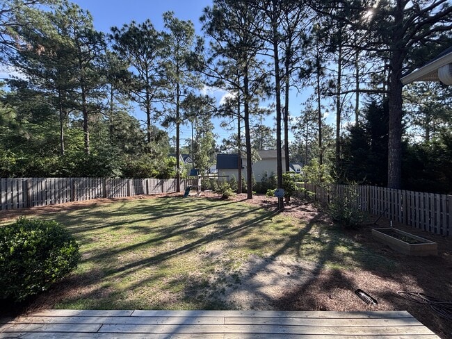 Building Photo - 420 Lake Forest Dr SE