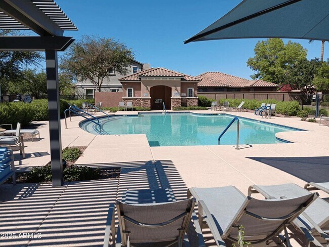 Building Photo - 1132 S Amulet