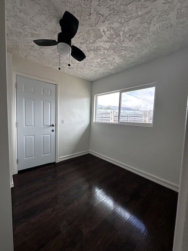 Building Photo - AVB2