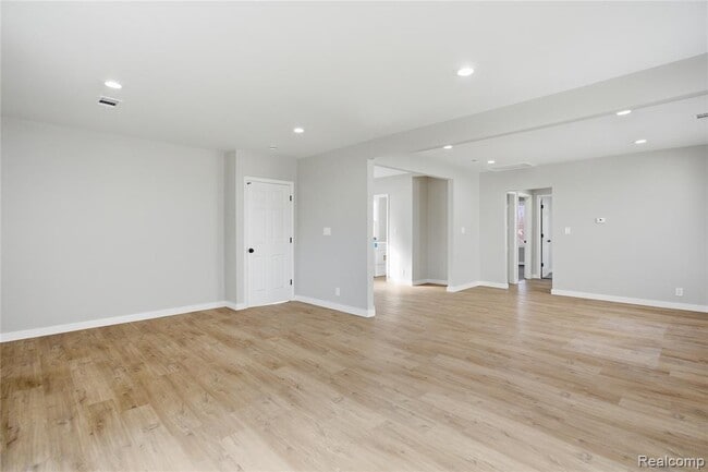 Building Photo - 14615 Winthrop St