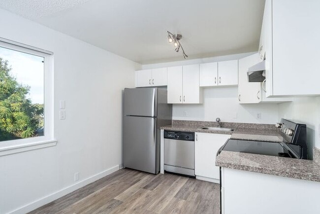 Building Photo - 2 bedroom 1 bath!!