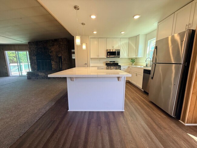 Building Photo - Perfect home in the perfect location!