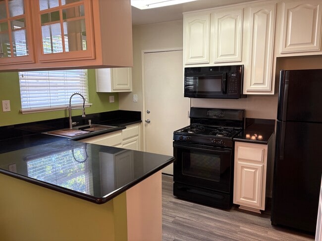 Building Photo - 5874 Bowcroft St