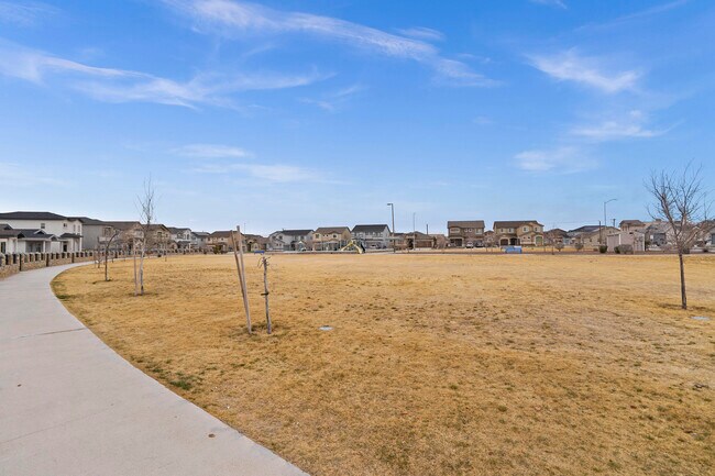 Building Photo - 4567 Marisabel Azcarate St
