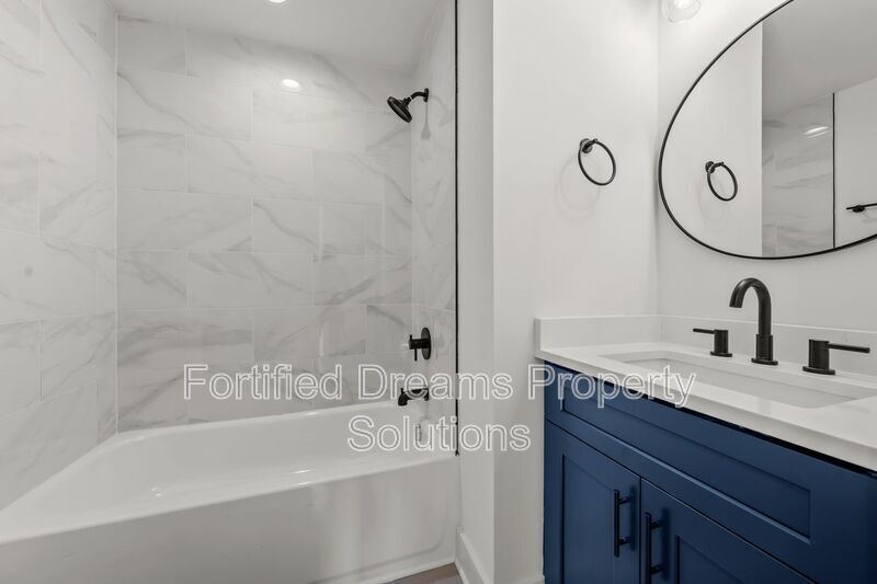 Building Photo - 806 W Dameron Ave