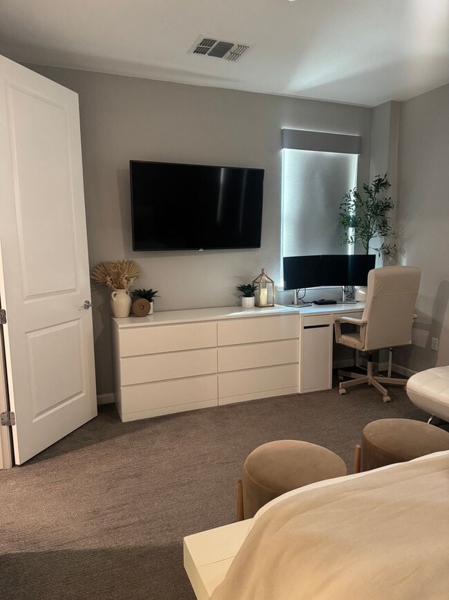 Building Photo - 4 Bed 3 Bath 2 Car Garage