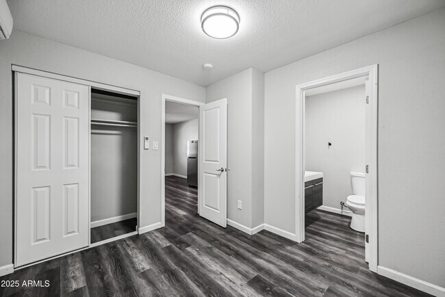 Building Photo - 3025 N 32nd St