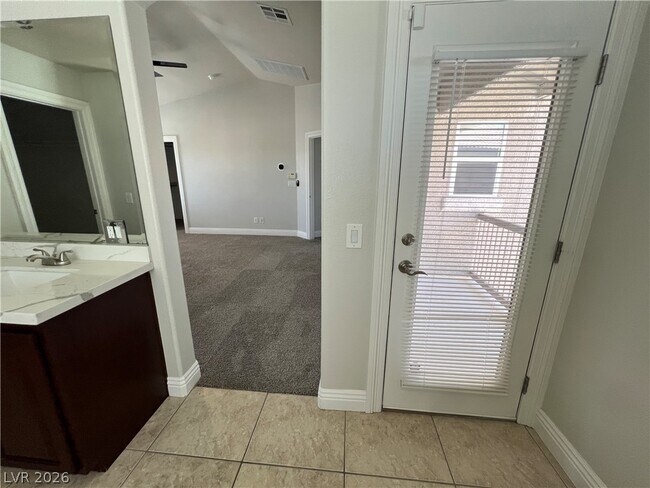 Building Photo - 9460 Glendora Valley St