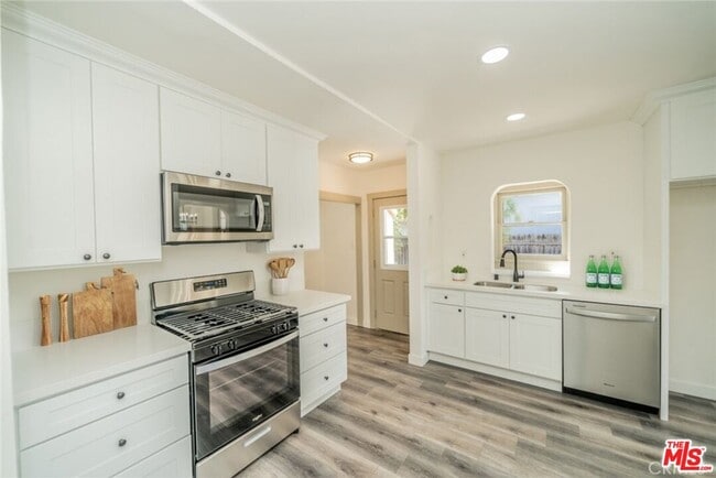 Building Photo - 4219 Sunnyside Dr