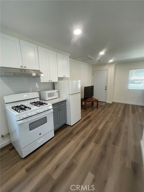 Building Photo - 3807 Mohawk St