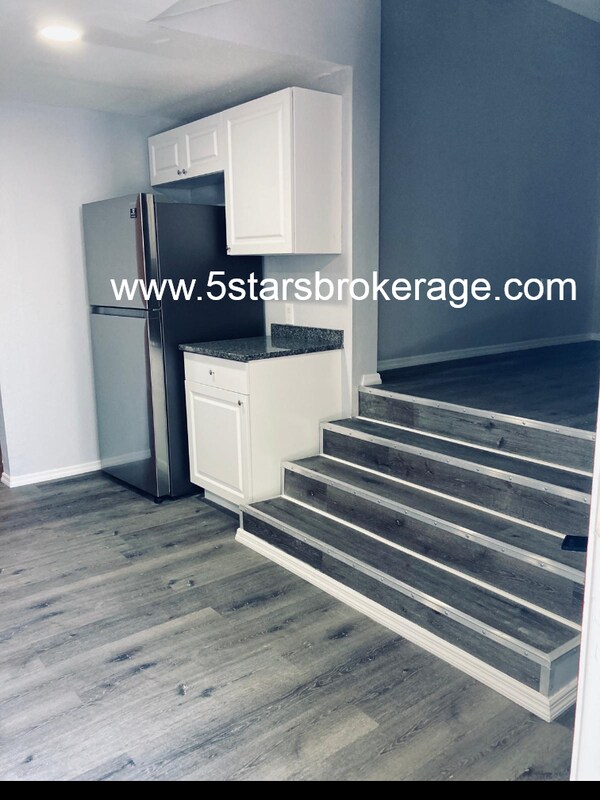 Building Photo - 5024 Emerson Ave S