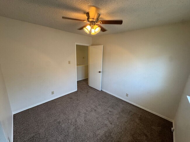 Building Photo - 8928 Kenton Briar