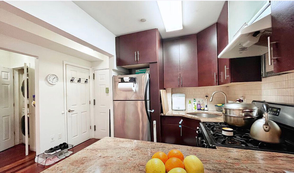 kitchen - 7117 162nd St