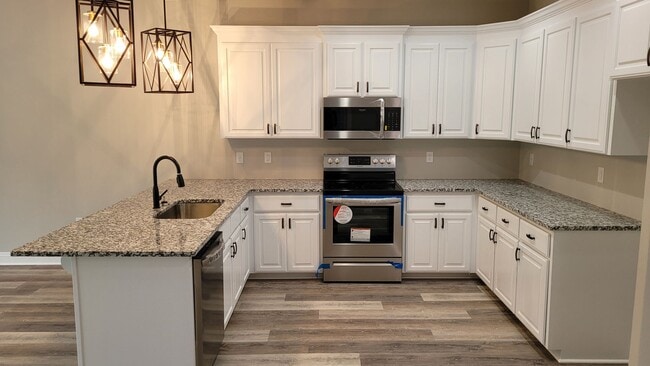 Building Photo - FULLY FURNISHED DUPLEX! 3BED 2BATH! ~ AVAL...