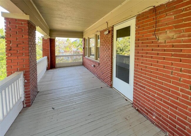 Building Photo - 1808 N Robinson Ave