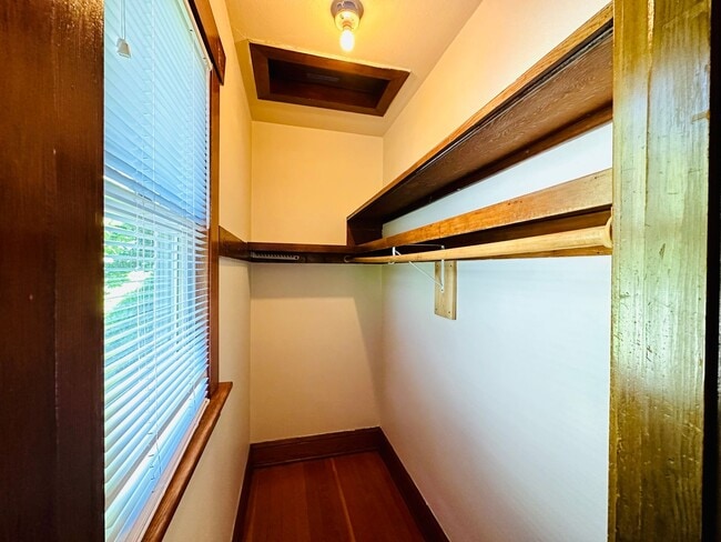 Building Photo - Beacon Hill - "Pretty in Pink" 2 Bedroom /...