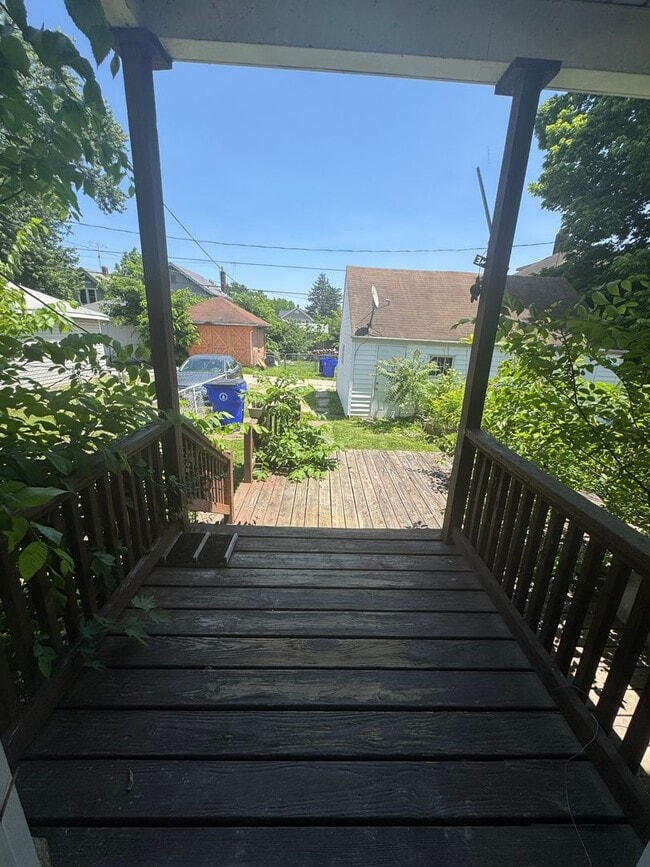 Building Photo - 202/204 Eaton Avenue