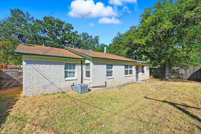 Building Photo - 14732 Oakwood Ln