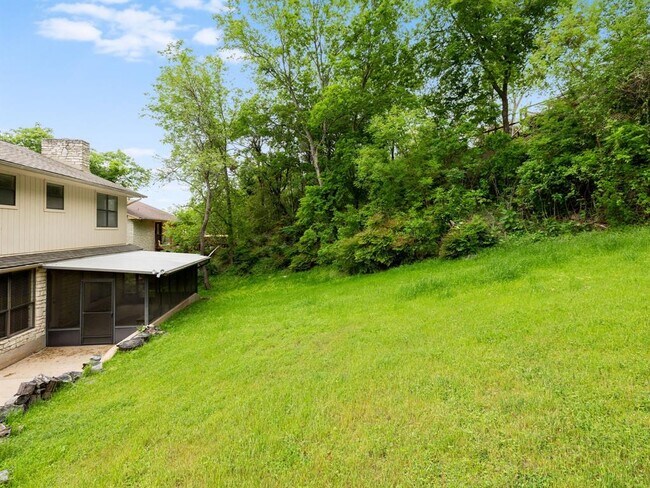 Building Photo - 9305 Rolling Oaks Trail