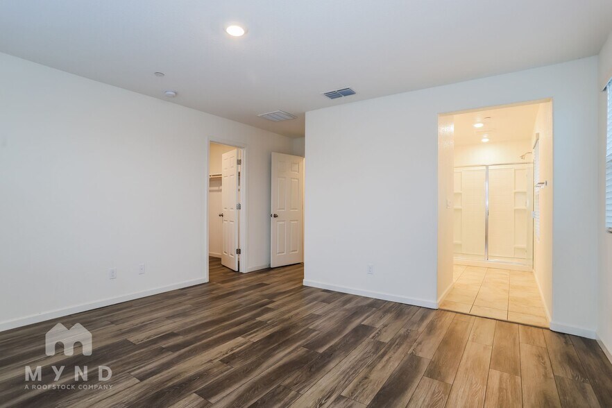 Building Photo - 7942 Pitcher St