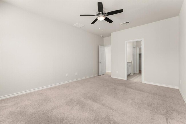 Building Photo - 740 Aliso Trail