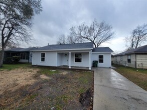 Building Photo - 4859 Bellnole Dr