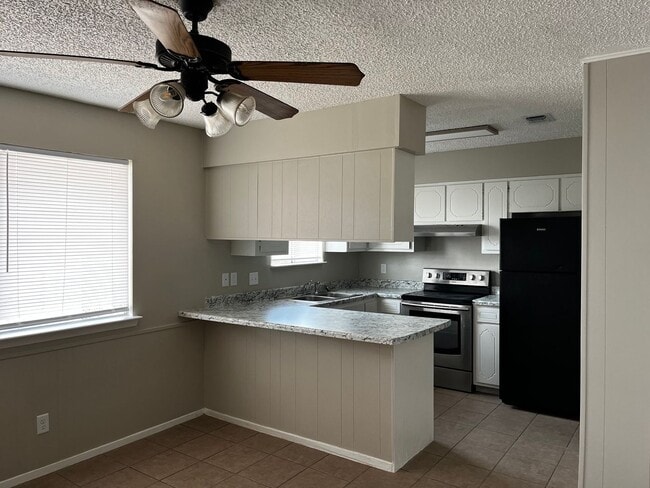 Building Photo - Nice 3 bedroom, 2 bath Home in College Hills West Available SOON!