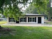 Building Photo - 3 Bedroom 1 Bath House Available For Rent