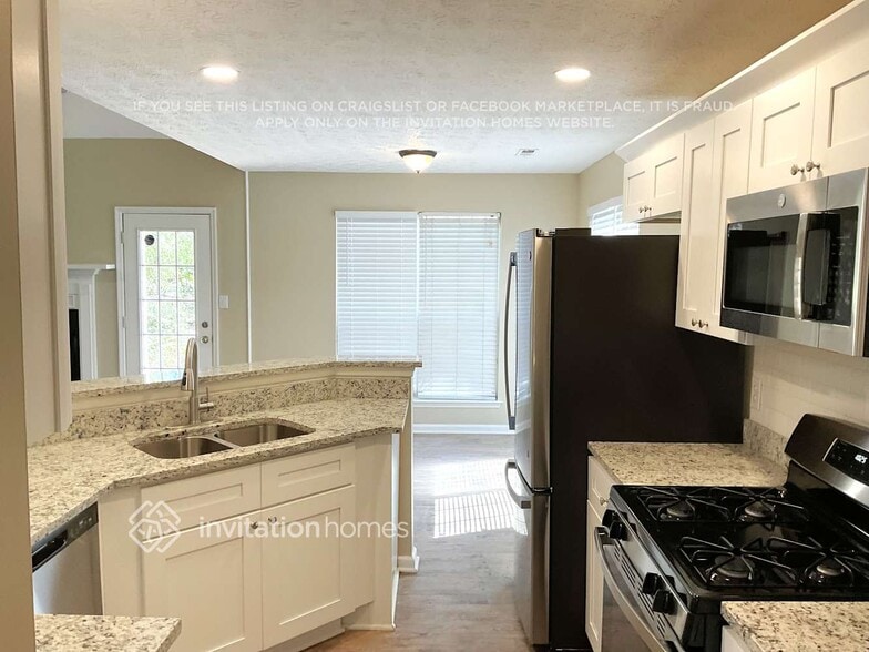 Building Photo - 552 Horseshoe Cir