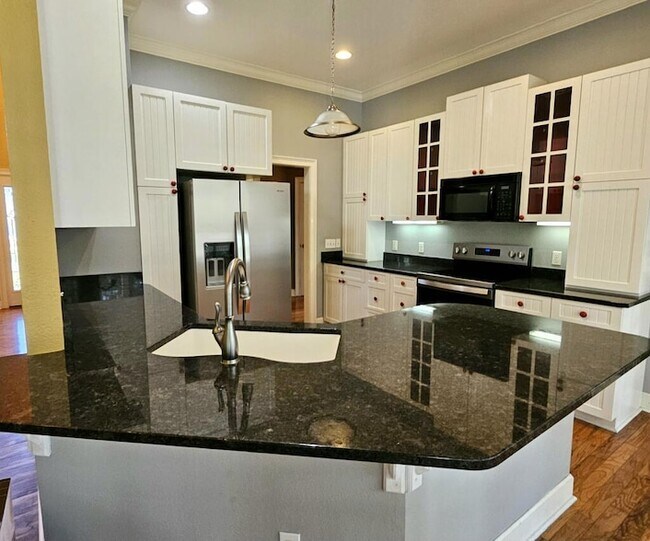 Building Photo - 366 Bellingham Dr