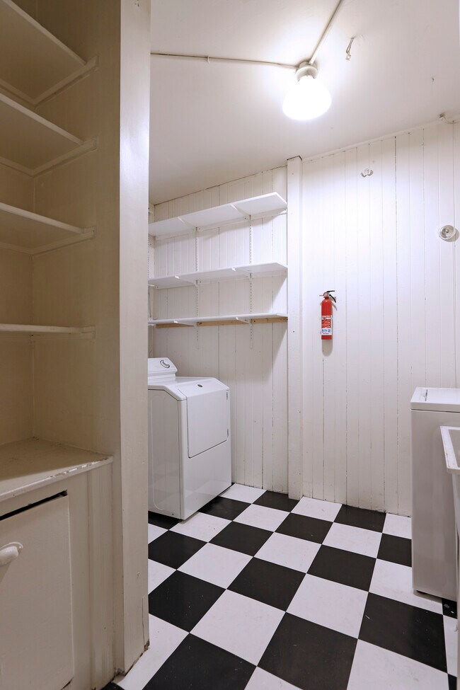 Building Photo - 84a Sanchez St