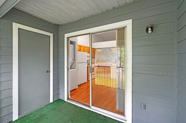 Building Photo - 2/2 Condo With Screened Patio in Conway area