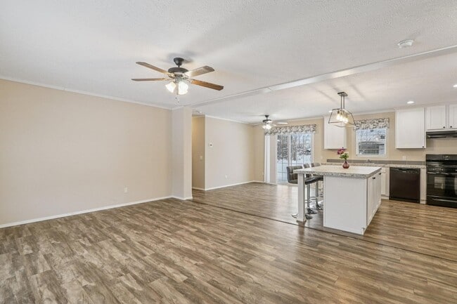 Building Photo - 4704 47th Ave