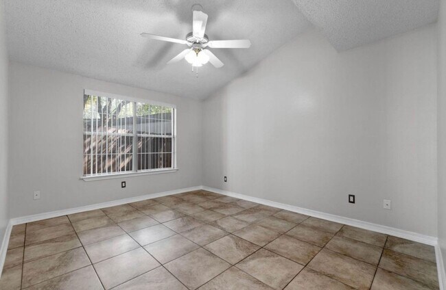 Building Photo - 1810 Hurlburt Rd