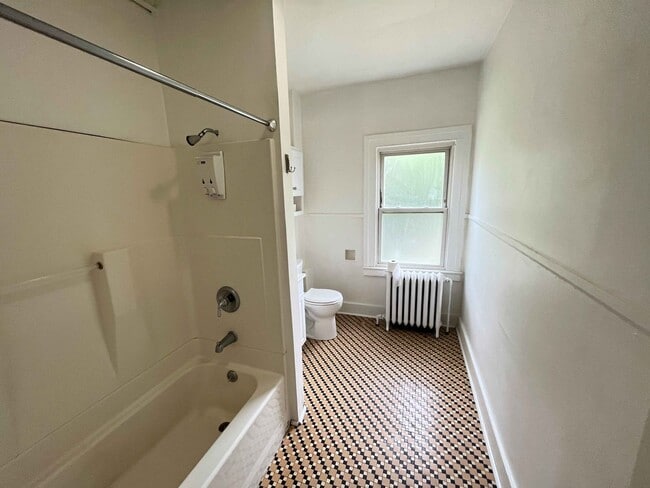 Building Photo - 60 William St