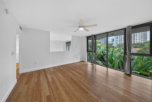 Building Photo - 900 SE 2nd St