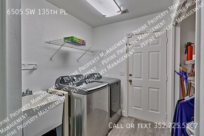 Building Photo - 6505 SW 135 Pl