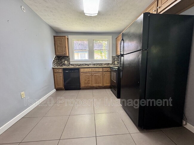 Building Photo - 1507 14th Ct
