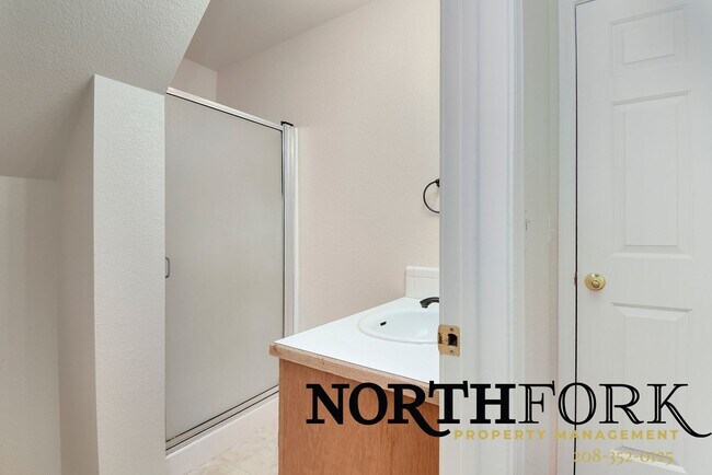 Building Photo - Welcome to a beautifully maintained home in one of Eagle’s most desirable neighborhoods