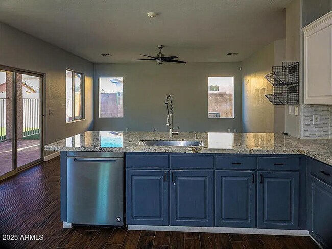 Building Photo - 4618 W Dunbar Dr