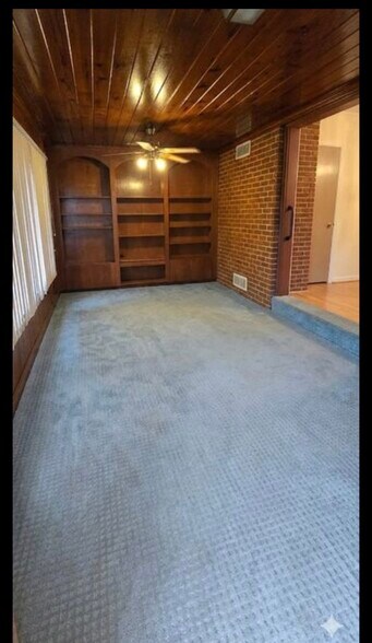 Building Photo - 211 Ariola Ave